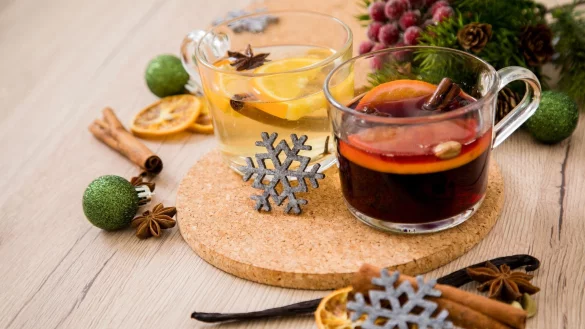 Beim Gl&uuml;hwein-Test der Zeitschrift &laquo;&Ouml;ko-Test&raquo; schneiden die Produkte von vier Herstellern &laquo;sehr gut&raquo; ab. - &copy; Christin Klose/dpa-tmn