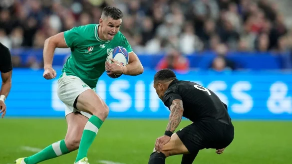 Die Iren um Johnny Sexton (l) verloren gegen Neuseeland. - &copy; Christophe Ena/AP/dpa