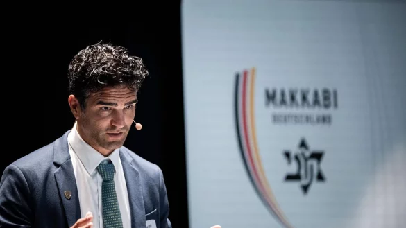 Der Präsident von Makkabi Deutschland, Alon Meyer. Makkabi und der DOSB verurteilen die Taten der Hamas in einer gemeinsamen Erklärung. - © Fabian Strauch/dpa