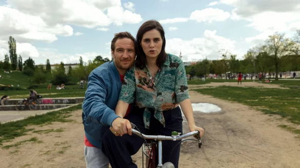 Frederick Lau als Mark und Nora Tschirner als Helena in einer Szene des Films "One For The Road". - &copy; -/Sony Pictures /dpa