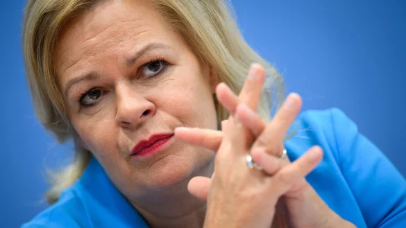 «Ich setze auf die politische Auseinandersetzung», sagt Bundesinnenministerin Nancy Faeser (SPD). - © Bernd von Jutrczenka/dpa