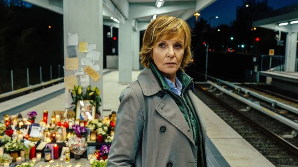 Kommissarin Lucas (Ulrike Kriener) verabschiedet sich. - &copy; Hendrik Heiden/ZDF/dpa