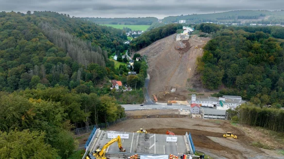 Autobahn A 45 Baustelle f&uuml;r Ersatzneubau der Talbr&uuml;cke Rahmede in L&uuml;denscheid. - &copy; Dieter Menne/dpa
