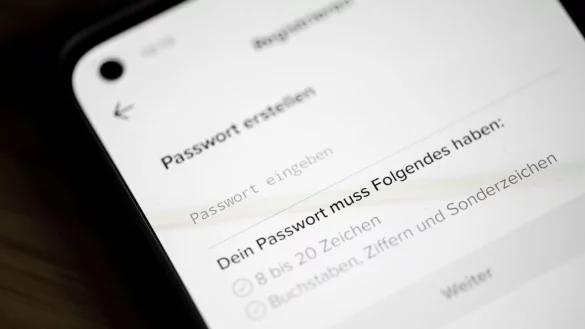Ein sicheres Passwort zu erstellen, ist entscheidend für den Schutz von Online-Konten. - © Fabian Sommer/dpa/dpa-tmn