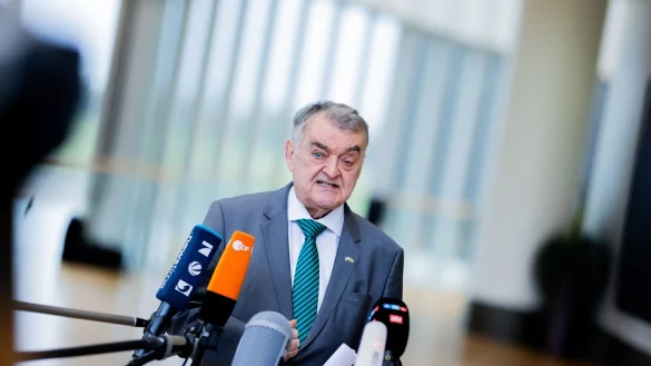 Nordrhein-Westfalens Innenminister Herbert Reul (CDU). - &copy; Rolf Vennenbernd/dpa/Archivbild