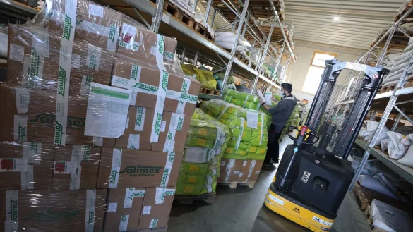 Laut einer Auswertung sind Lagerhelfer derzeit besonders gefragt. - © Matthias Bein/dpa-Zentralbild/dpa