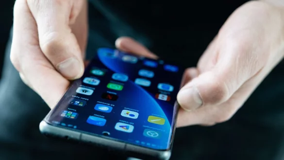 Vorsicht vor Malware-Apps: Nach der Installation einer neuen App sollte man sich die M&uuml;he machen, zu pr&uuml;fen, welche Berechtigungen die Anwendung beansprucht. - &copy; Franziska Gabbert/dpa-tmn