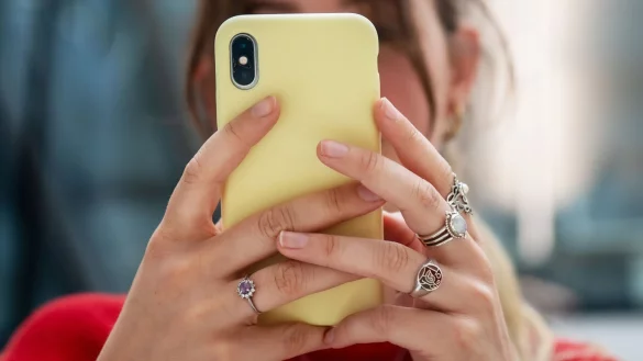 Das Verbraucherschutzportal «Watchlist Internet» warnt aktuell vor gefälschten iCloud-Websites, mit denen Kriminelle die Zugangsdaten zum Apple-Konto und Kreditkartendaten stehlen wollen. - © Bernd Diekjobst/dpa-tmn