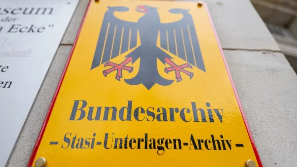 J&auml;hrlich werden immer noch rund 30.000 Antr&auml;ge auf Einsicht in Stasi-Akten gestellt. - &copy; Hendrik Schmidt/dpa