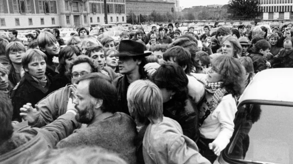 Udo Lindenberg vor dem Palast der Republik. - &copy; Dieter Klar/dpa