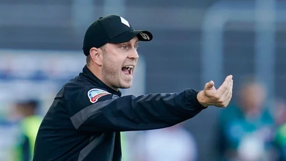 Bremens Trainer Ole Werner ist mit der Leistung seiner Mannschaft unzufrieden. - © Uwe Anspach/dpa