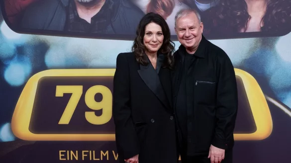 Iris Berben, Schauspielerin, und Joachim Krol, Schauspieler, kommen zur Weltpremiere des Films &bdquo;791 KM&ldquo;. - &copy; Sven Hoppe/dpa