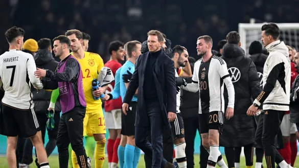 Bundestrainer Julian Nagelsmann (M) vermisst bei seinen Spielern die Emotionen. - &copy; Federico Gambarini/dpa