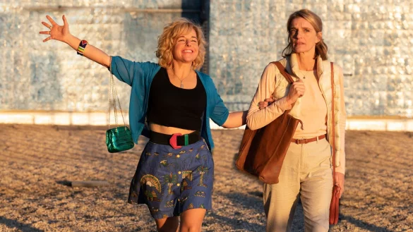 Olivia C&ocirc;te (r) als Blandine und Laure Calamy als Magalie in einer Szene des Films &laquo;Reif f&uuml;r die Insel&raquo;. - &copy; -/Happy Entertainment /dpa