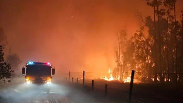 Beh&ouml;rden warnen f&uuml;r den australischen Fr&uuml;hling und Sommer vor der wom&ouml;glich heftigsten Buschfeuersaison seit dem verheerenden &laquo;Schwarzen Sommer&raquo; 2019-2020. - &copy; Queensland Fire And Emergency Se/Queensland Fire and Emergency Services via AAP/dpa