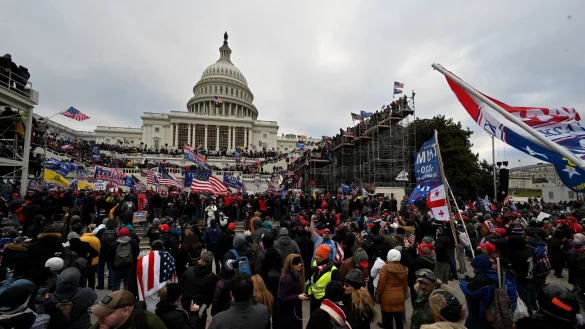 Trump-Anh&auml;nger st&uuml;rmen am 6. Januar 2021 das US-Kapitol. - &copy; Essdras M. Suarez/ZUMA Wire/dpa