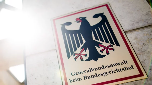 «Generalbundesanwalt beim Bundesgerichtshof» steht am Eingang zum Gebäude der Bundesanwaltschaft. - © Christoph Schmidt/dpa