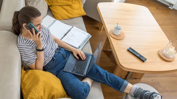 Bei Streitigkeiten mit der Krankenkasse reicht die eigene Recherche manchmal nicht aus. Dann braucht es die Unterst&uuml;tzung von Experten. - &copy; Christin Klose/dpa-tmn