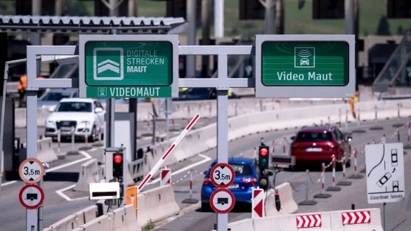 Heute kaufen, heute nutzen: Die digitale Vignette kann man nun mit sofortiger Gültigkeit noch schnell vor der Abfahrt oder auch noch auf der Autobahn im Internet kaufen. - © Sven Hoppe/dpa/dpa-tmn