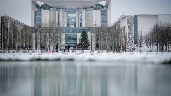 Blick auf das Bundeskanzleramt: In der Haushaltskrise rechnet SPD-Chefin Esken damit, dass der Bundeshaushalt f&uuml;r 2024 noch in diesem Jahr abgeschlossen werden kann. - &copy; Kay Nietfeld/dpa