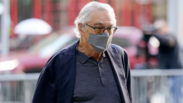 Schauspieler Robert De Niro kommt am Gericht in New York an. - &copy; Seth Wenig/AP