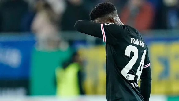 Frankfurts Aurelio Buta ist nach dem Pokal-Aus tief entt&auml;uscht. - &copy; Uwe Anspach/dpa