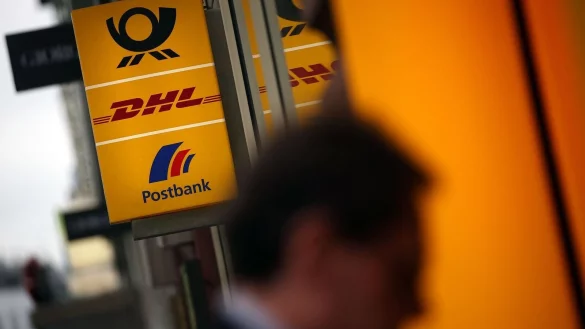 Postbankkunden hatten wegen einer IT-Umstellung in diesem Jahr zahlreiche Probleme. Ein Tool soll helfen, Entschädigungen zu fordern. - © Oliver Berg/dpa/dpa-tmn