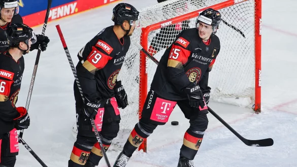 Schoss beim 5:3-Erfolg des Vizeweltmeisters gegen &Ouml;sterreich zwei Tore: Marc Michaelis. - &copy; Rolf Vennenbernd/dpa