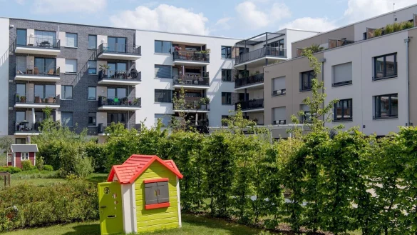 Wohnungsbaugenossenschaften genießen einen guten Ruf. Wer aus ideeller Überzeugung investieren möchte, sollte bei der Auswahl genau hinsehen. - © Uwe Anspach/dpa-tmn