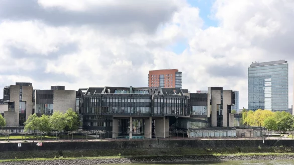 Der nordrhein-westf&auml;lische Landtag in D&uuml;sseldorf. - &copy; Oliver Berg/dpa/Archivbild