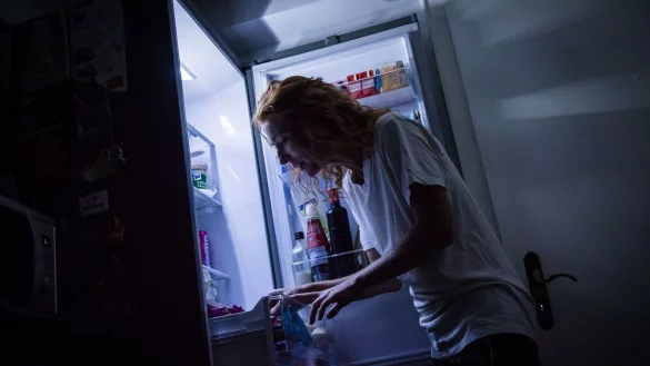 N&auml;chtliches Essen kann Ausdruck einer Essst&ouml;rung sein, die allerdings noch eher unbekannt ist. - &copy; Christin Klose/dpa-tmn