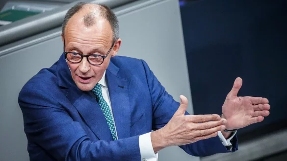 &laquo;Wir m&uuml;ssen in der politischen Mitte dieses Landes daf&uuml;r sorgen, dass die Extremen nicht noch st&auml;rker werden&raquo;, appelliert Merz. - &copy; Kay Nietfeld/dpa