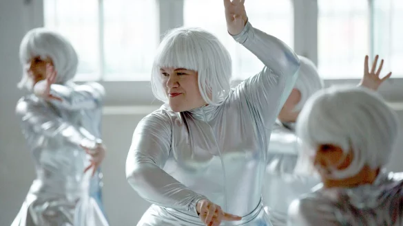 Kriminalkommissarin Alexandra Luschke (Gisa Flake, M) probt mit ihrer Tanzgruppe (Jazzy Diamonds Cottbus) f&uuml;r den Auftritt beim Cottbusser Karnevalsumzug. - &copy; Volker Roloff/rbb/dpa