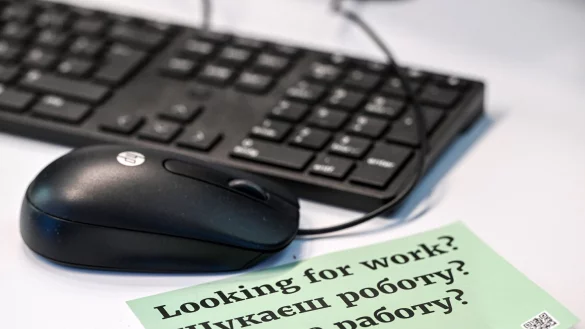 Asylbewerber und Ausl&auml;nder, die &uuml;ber eine Duldung verf&uuml;gen, sollen k&uuml;nftig schneller Zugang zum Arbeitsmarkt erhalten. (Symbolbild) - &copy; Jens Kalaene/dpa