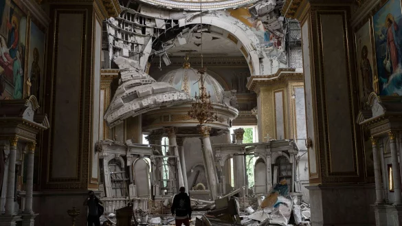 Die Verkl&auml;rungskathedrale in der Altstadt von Odessa ist im Sommer dieses Jahres bei russischen Angriffen besch&auml;digt worden. - &copy; Jae C. Hong/AP/dpa