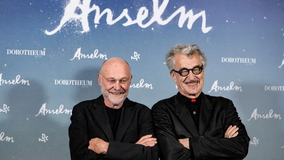 Anselm Kiefer (l) und Wim Wenders bei der Deutschland-Premiere des Films &laquo;Anselm - Das Rauschen der Zeit&raquo;. - &copy; Fabian Sommer/dpa