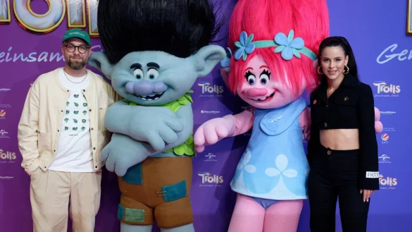 Die prominenten Synchronsprecher: Mark Forster und Lena Meyer-Landrut bei der Premiere des Films &laquo;Trolls 3 - Gemeinsam stark&raquo; in K&ouml;ln. - &copy; Henning Kaiser/dpa