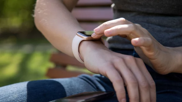 Die Stiftung Warentest nahm 17 neue und 7 &auml;ltere Smartwatches unter die Lupe und stellt fest: Die Topmodelle aus der Vorsaison sind immer noch konkurrenzf&auml;hig. - &copy; Christin Klose/dpa-tmn