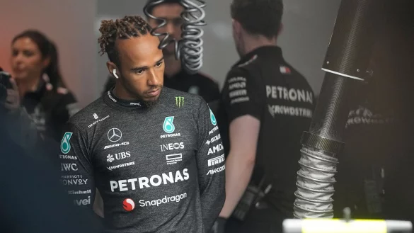 Das Umfeld von Lewis Hamilton soll vor dem neuen Mercedes-Vertrag Kontakt mit Red Bull aufgenommen haben. - &copy; Darron Cummings/AP/dpa