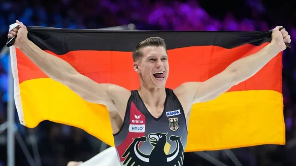 Turner Lukas Dauser gewann WM-Gold am Barren. - &copy; Virginia Mayo/AP/dpa