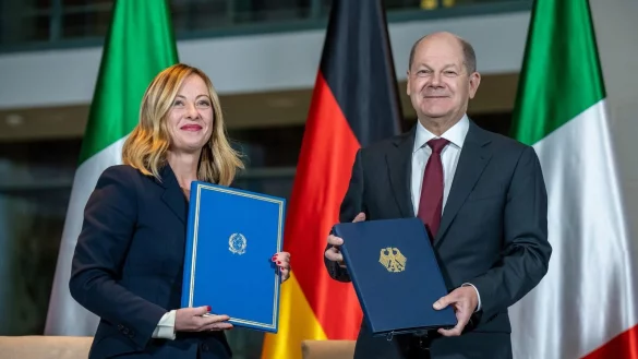 &laquo;Aktionsplan&raquo; f&uuml;r mehr Zusammenarbeit: Ministerpr&auml;sidentin Giorgia Meloni und Bundeskanzler Olaf Scholz in Berlin. - &copy; Michael Kappeler/dpa