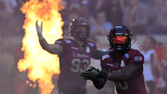 Harlan Kwofie von Rhine Fire l&auml;uft ein. - &copy; Federico Gambarini/dpa