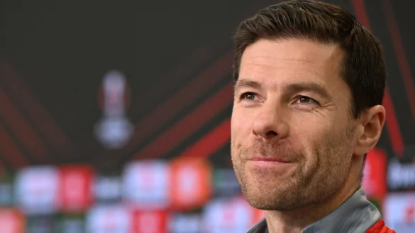 Leverkusens Trainer Xabi Alonso beantwortet die Fragen von Journalisten. - &copy; Federico Gambarini/dpa/Archivbild