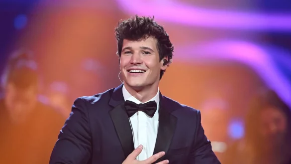 Wincent Weiss hat es mit 15 weihnachtlichen Popsongs an die Spitze der Albumcharts geschafft. - &copy; Hendrik Schmidt/dpa