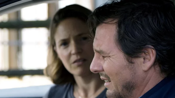 Frank (Felix Klare) und seine Frau Sabina (Patricia Aulitzky) in einer Szene des TV-Missbrauchs-Dramas &laquo;Wir haben einen Deal&raquo;. - &copy; Gabriele Faber/Rat Pack/ZDF/dpa