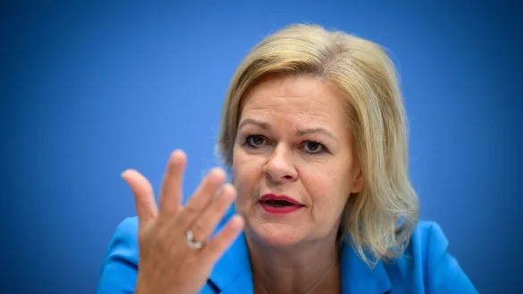 Nancy Faeser denkt &uuml;ber M&ouml;glichkeiten zur Ausweisung von Hamas-Unterst&uuml;tzern nach. - &copy; Bernd von Jutrczenka/dpa