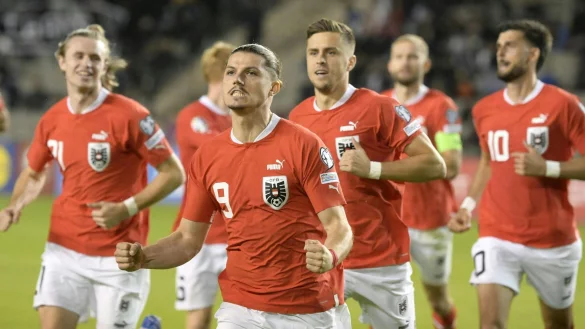 Marcel Sabitzer (vorne) erzielte den Siegtreffer f&uuml;r &Ouml;sterreich. - &copy; Robert Jaeger/APA/dpa