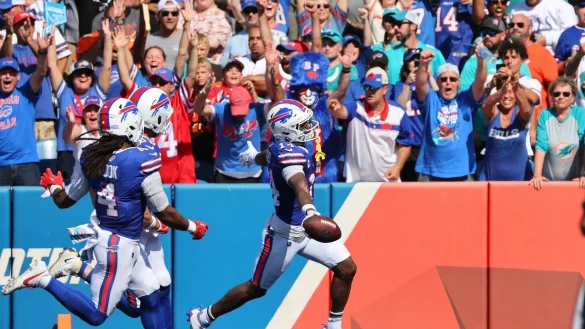Buffalo Bills Wide Receiver Stefon Diggs (r) läuft in die Endzone für einen Touchdown. - © Jeffrey T. Barnes/FR171450 AP/AP