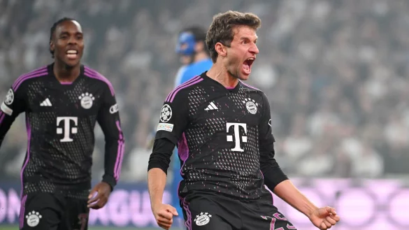 Bayerns Thomas M&uuml;ller (r) will dem Nationalteam &laquo;W&uuml;rze&raquo; geben. - &copy; Sven Hoppe/dpa