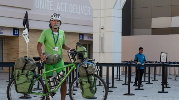 Der Umweltsch&uuml;tzer Michael Evertz ist mit dem Fahrrad von Berlin nach Dubai gereist. - &copy; Hannes P. Albert/dpa